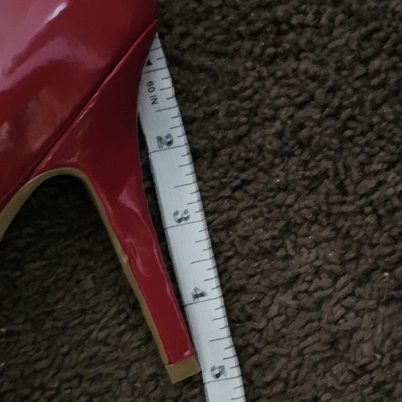 Jessica Simpson Sexy Red Heels - Picture 8 of 10